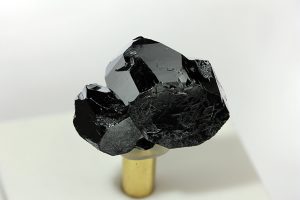 HEMATITE IS EXCELLENT WEIGHTING AGENT IN DRILLING MUD ALSO HAVE DIFFERENT USAGES
