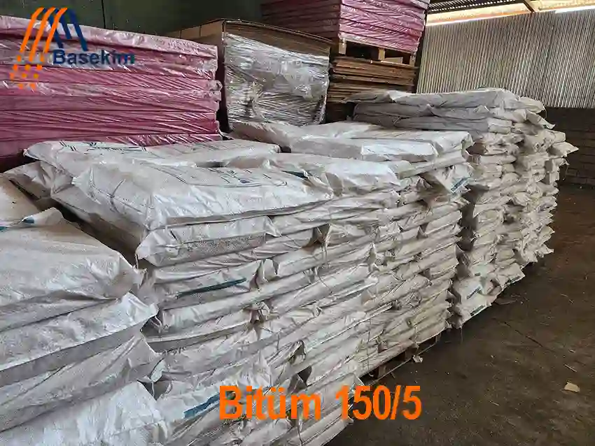 Depoda paletli şekilde istiflenmiş kraft torbalarda Basekim Bitüm 150/5