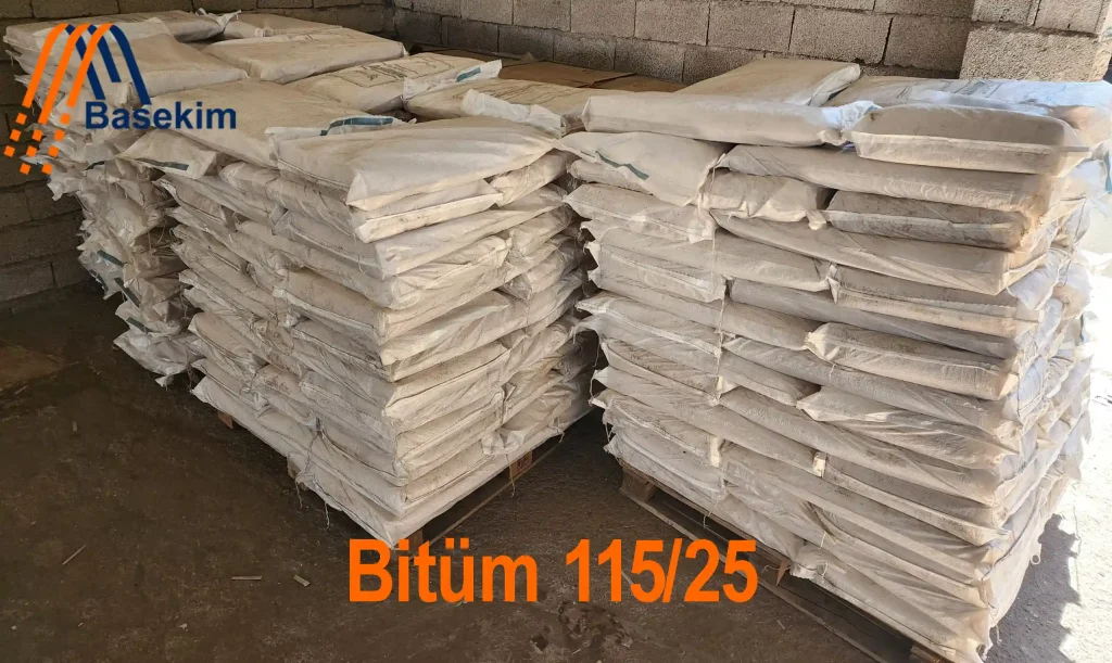 Paletler üzerinde kraft torbalarda paketlenmiş Bitüm 115/25 yığını – Basekim üretimi okside bitüm