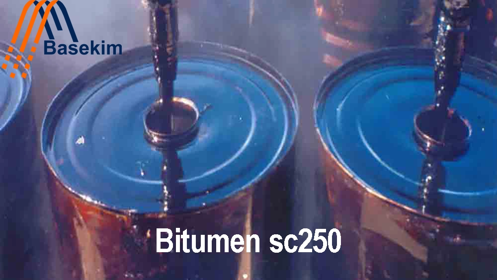 Bitumen SC250 in sealed steel drums, provided by Basekim for slow-curing applications in road construction and base priming.