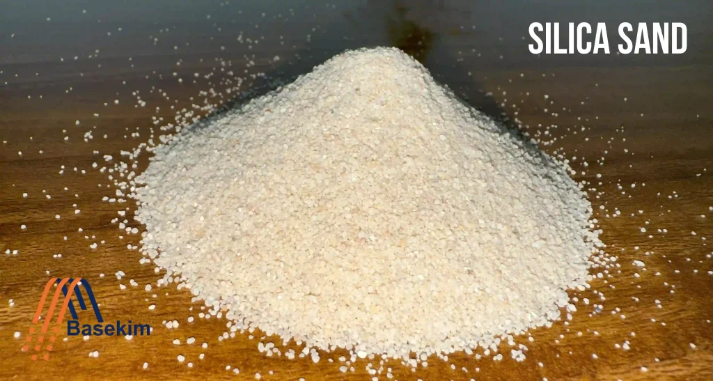 High-purity silica sand in a pile with uniform grain size, ready for industrial use