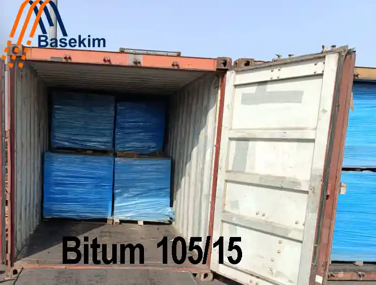 Bitüm 105/15 ürününün mavi ambalajlı paletler halinde konteynere yüklenmiş sevkiyat görüntüsü – Basekim