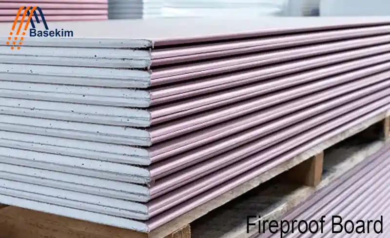 Stacked fireproof boards on a pallet, supplied by Basekim for industrial and commercial construction projects.